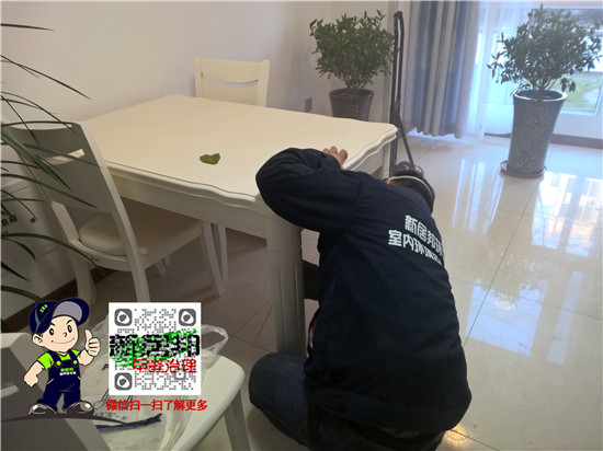 圖為立美凈技術服務團隊在給新房清除甲醛作業 圖為立美凈技術服務團隊在給新房清除甲醛作業